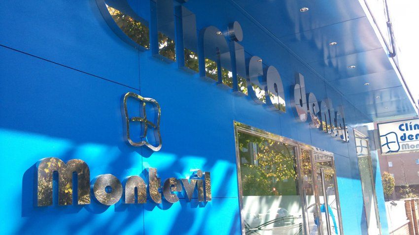 letras corpóreas en acero inox