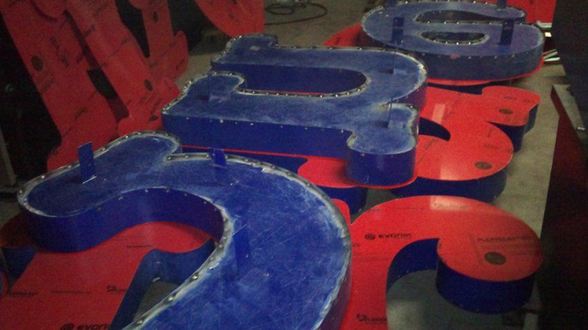 Letras en aluminio de gran tamaño