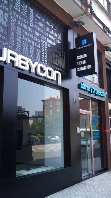 letras corpóreas de aluminio con luz indirecta